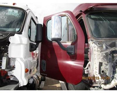 Freightliner Cascadia Right Front Door Assembly for a Freightliner CASCADIA 125