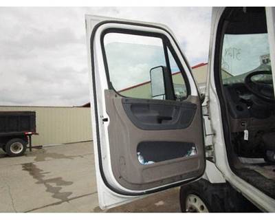 Freightliner Cascadia Left Front Door Assembly for a Freightliner CASCADIA 125