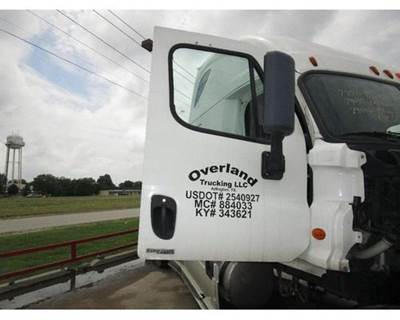 Freightliner Cascadia Right Front Door Assembly for a Freightliner CASCADIA 125