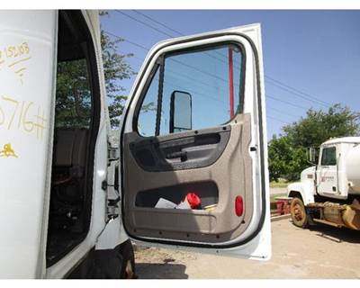 Freightliner Cascadia Right Front Door Assembly for a Freightliner CASCADIA 125