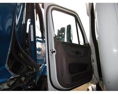 Freightliner Cascadia Left Front Door Assembly for a Freightliner CASCADIA 125