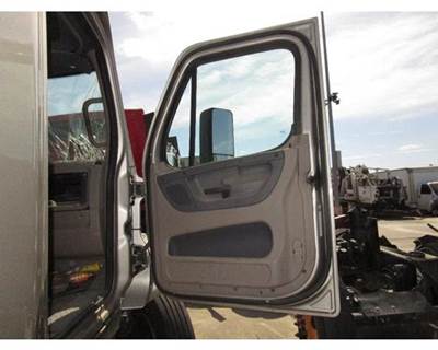 Freightliner Cascadia Right Front Door Assembly for a Freightliner CASCADIA 125