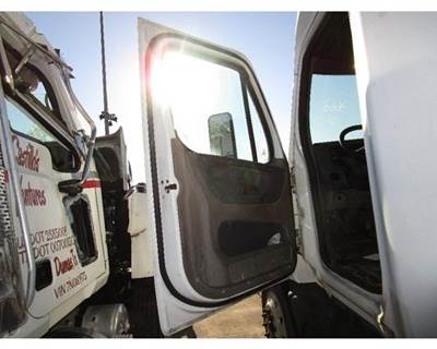 Freightliner Cascadia Left Front Door Assembly for a Freightliner CASCADIA 125
