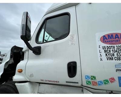 Freightliner Cascadia Left Front Door Assembly for a Freightliner CASCADIA 125