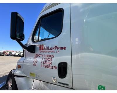 Freightliner Cascadia Left Front Door Assembly for a Freightliner CASCADIA 125