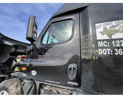 Freightliner Cascadia Left Front Door Assembly for a Freightliner CASCADIA 125