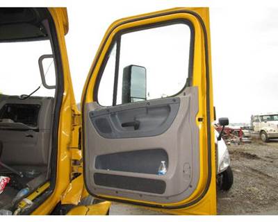 Freightliner Cascadia Right Front Door Assembly for a Freightliner CASCADIA 125
