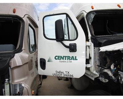 Freightliner Cascadia Right Front Door Assembly for a Freightliner CASCADIA 125