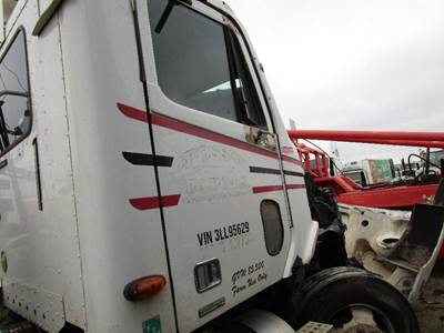 Freightliner Columbia Right Front Door Assembly for a Freightliner COLUMBIA 120