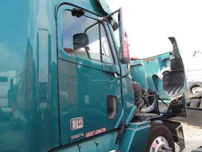 Freightliner Columbia Right Front Door Assembly for a Freightliner COLUMBIA 120