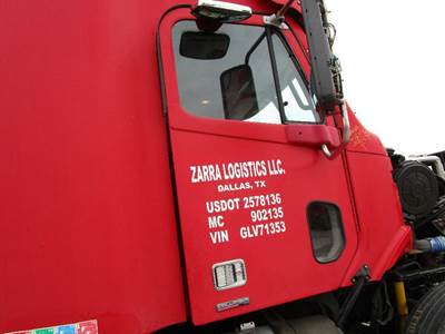 Freightliner Columbia Right Front Door Assembly for a Freightliner COLUMBIA 120