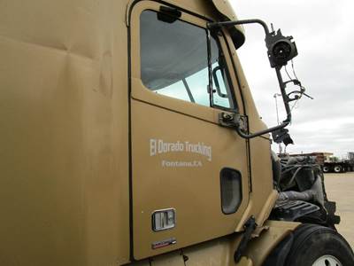 Freightliner Columbia Right Front Door Assembly for a Freightliner COLUMBIA 120