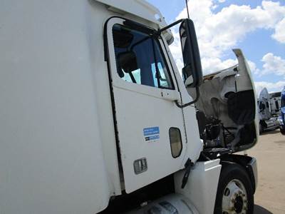 Freightliner Columbia Right Front Door Assembly for a Freightliner COLUMBIA 120