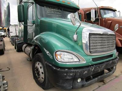 Freightliner Columbia Right Front Door Assembly for a Freightliner COLUMBIA 120