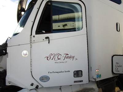 Freightliner Columbia Left Front Door Assembly for a Freightliner COLUMBIA 120