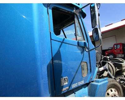 Freightliner Columbia Right Front Door Assembly for a Freightliner COLUMBIA 120