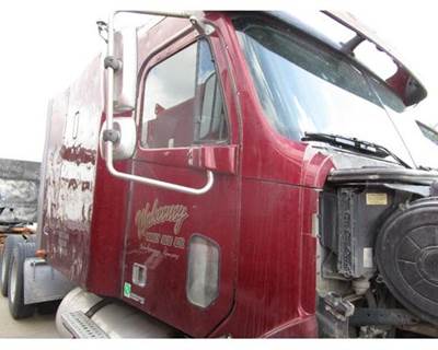 Freightliner Columbia Right Front Door Assembly for a Freightliner COLUMBIA 120