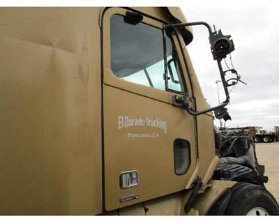 Freightliner Columbia Right Front Door Assembly for a Freightliner COLUMBIA 120