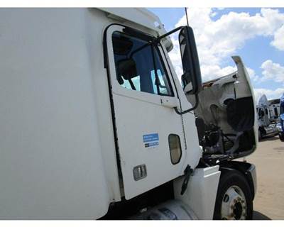 Freightliner Columbia Right Front Door Assembly for a Freightliner COLUMBIA 120