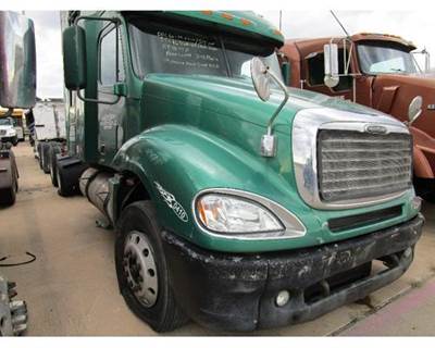 Freightliner Columbia Right Front Door Assembly for a Freightliner COLUMBIA 120