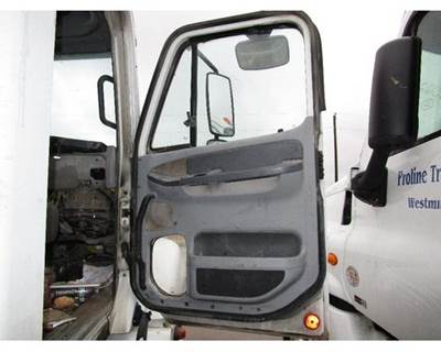 Freightliner Columbia Right Front Door Assembly for a Freightliner COLUMBIA 120