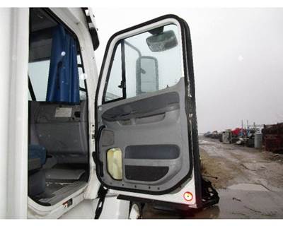 Freightliner Columbia Right Front Door Assembly for a Freightliner COLUMBIA 120
