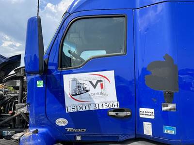 Kenworth T680 Left Front Door Assembly