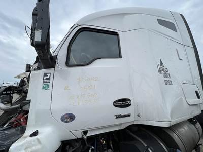 Kenworth T680 Left Front Door Assembly