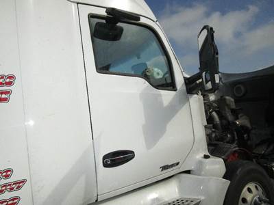 Kenworth T680 Right Front Door Assembly