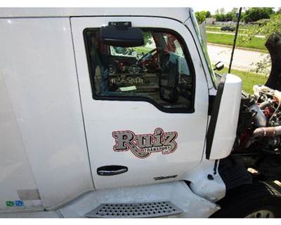 Kenworth T680 Right Front Door Assembly for a Kenworth T700