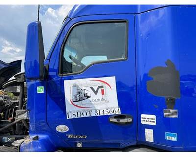 Kenworth T680 Left Front Door Assembly