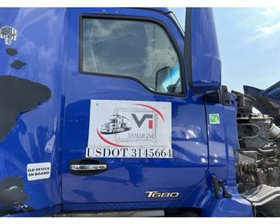 Kenworth T680 Right Front Door Assembly
