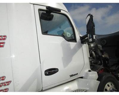 Kenworth T680 Right Front Door Assembly