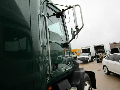 Mack Pinnacle CXP613 Right Front Door Assembly for a Mack CXP613