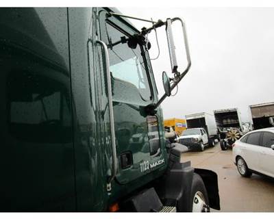 Mack Pinnacle CXP613 Right Front Door Assembly for a Mack CXP613
