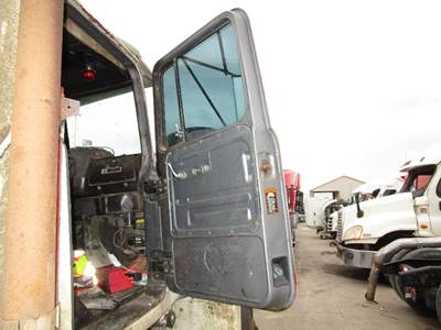 Mack RD688S Right Front Door Assembly