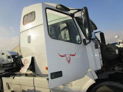 Volvo VNL Right Front Door Assembly