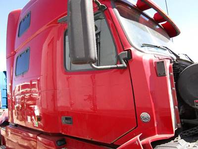 Volvo VNL Right Front Door Assembly