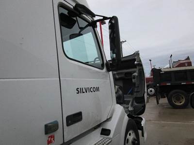 Volvo VNL Right Front Door Assembly