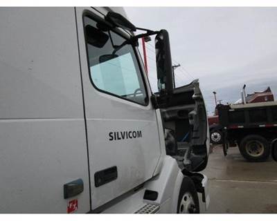 Volvo VNL Right Front Door Assembly