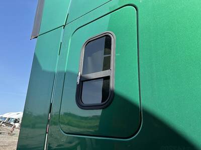 Freightliner Cascadia Right Rear Door Assembly for a Freightliner CASCADIA 125