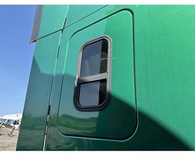 Freightliner Cascadia Right Rear Door Assembly for a Freightliner CASCADIA 125