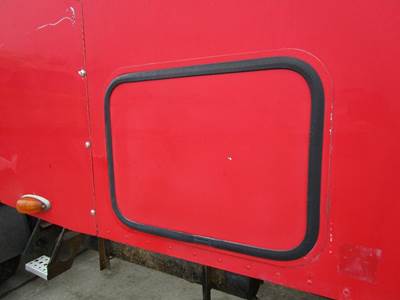 Freightliner Columbia Right Rear Door Assembly for a Freightliner COLUMBIA 120