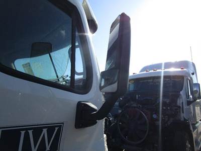 Freightliner Cascadia Door Mirror for a Freightliner CASCADIA 125