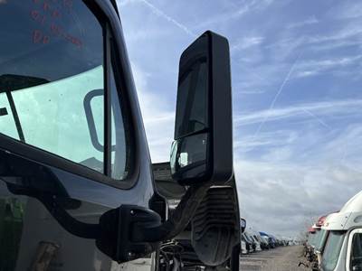 Freightliner Cascadia Right Door Mirror for a Freightliner CASCADIA 125