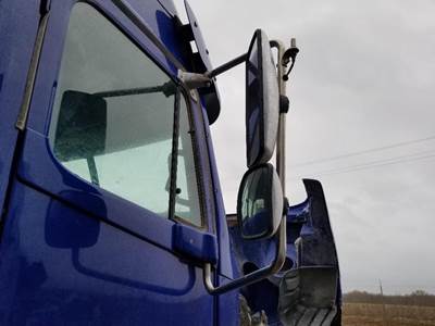 Freightliner Columbia Door Mirror for a Freightliner COLUMBIA 120