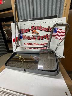 Peterbilt 386 Door Mirror for a Peterbilt 384