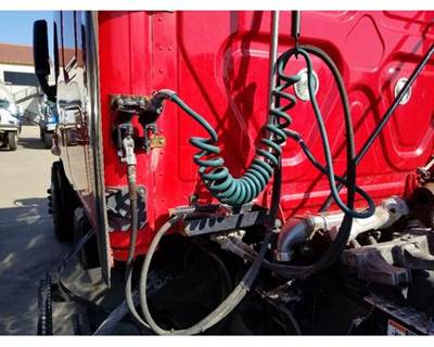 Used Coiled Green Trailer ABS Cable for 2012 Freightliner Cascadia 125