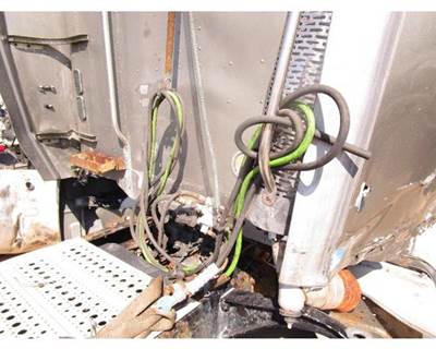 Used 2005 Freightliner Columbia 120 Straight Green Trailer ABS Cable