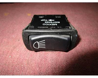 Used 2014 Mack Granite GU713 Sleeper Spot Light Switch, Part # 82279499